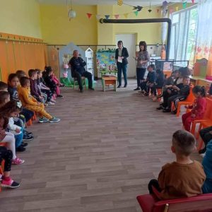 Инициативата „Маратон на четенето“ в ДГ „Дора Габе“ в село Ясеновец
