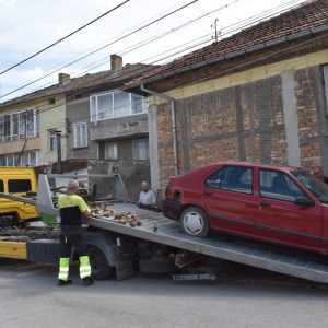 Още 10 изоставени коли бяха принудително преместени днес в Разград