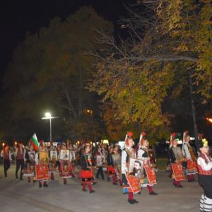 С впечатляващо факелно шествие Разград даде старт на честванията за 1 ноември