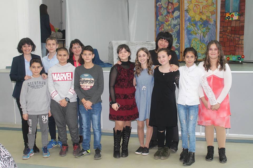 Английската школа в Кубрат с три награди от театрален фестивал